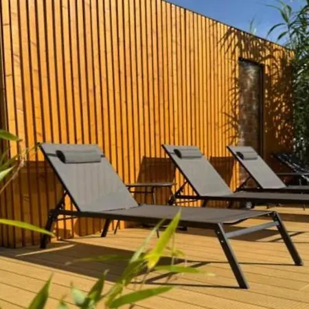 Comfortable House With A Terrace, Sauna, Jacuzzi Дом отдыха
